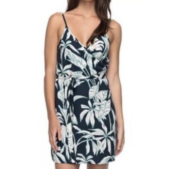 Roxy Wrap Dress Size M Mini Tropical Floral Beach Sundress Vacation Effortless - Picture 1 of 6